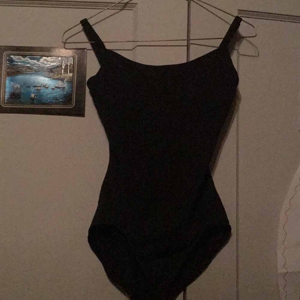 Capazo médium leotard with built in bra
